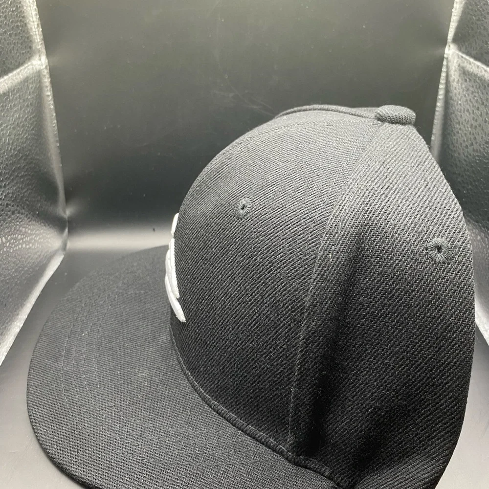 Hat - Picture 2 of 4